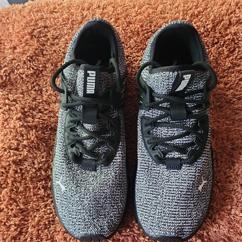 Puma Men's Knit Black and White Sneakers